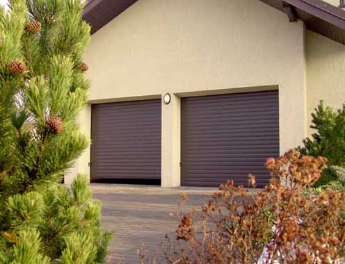 Roletová garážová vrata ve dvojím provedení Roletová garážová vrata ve dvojím provedení