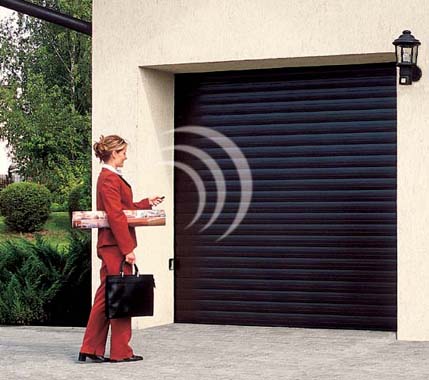 Posuvné dveře BR- 77, barva RAL 8014 Posuvné dveře BR- 77, barva RAL 8014