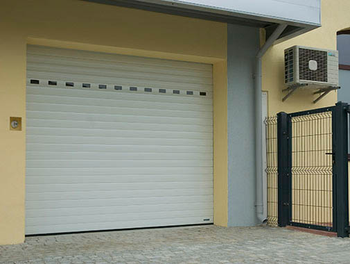 Roletová garážová vrata s hlazeným profilem Roletová garážová vrata s hlazeným profilem