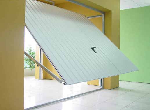 Výklopná vrata, barva RAL 9016 Výklopná vrata, barva RAL 9016