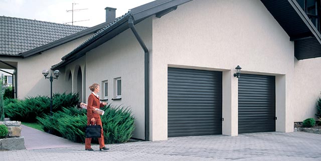 Posuvné dveře BR- 77, barva RAL 8019 Posuvné dveře BR- 77, barva RAL 8019