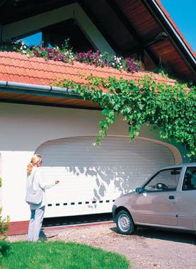 Posuvné dveře BR-77 s hlazeným profilem, barva RAL 9010 Posuvné dveře BR-77 s hlazeným profilem, barva RAL 9010